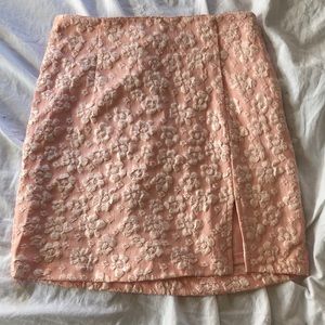 Women’s High-Rise Notch Front Mini skirt